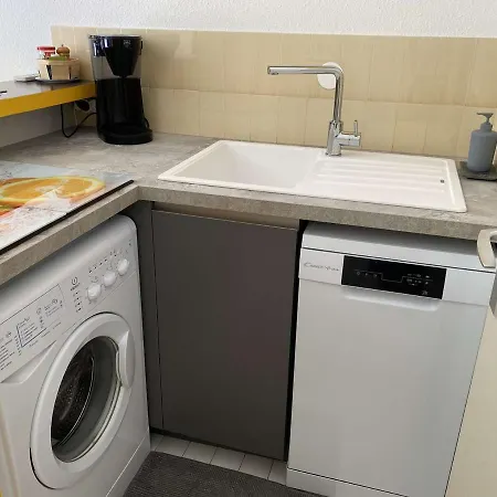 Studio Cabine Climatise Avec Parking A Port Camargue, Proche Plage - Fr-1-250-208 Apartmán *